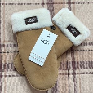 Ugg NWT Sheepskin Mittens